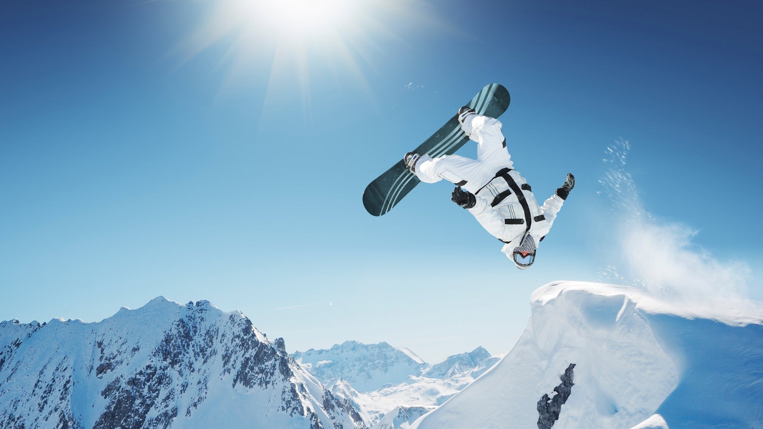 大型海上风筝比赛，天空中的运动盛典，海边风筝节